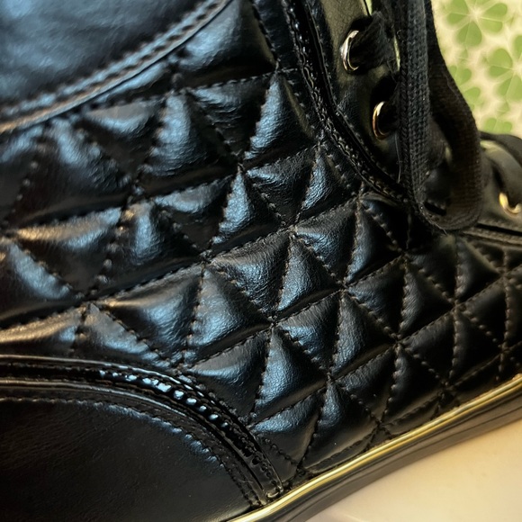 Guess Mens High Top Sneakers W/ Black Faux Leather!! - Picture 8 of 14